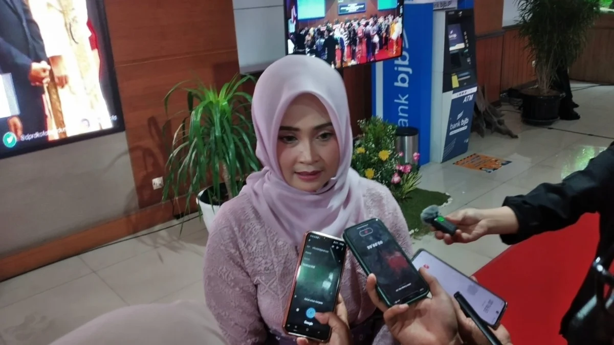 Resmi Dilantik, Anggota DPRD Kota Bandung Maju Pilkada Wajib Mundur Setelah Penetapan Paslon Ketua KPU Kota Bandung Wenti Frihadianti, ditemui selepas pelantikan.