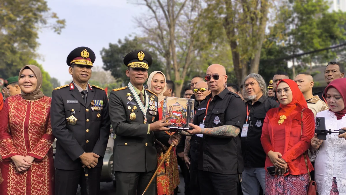 HUT RI ke 79, Pangdam III Siliwangi Sabet Penghargaan dari Tokoh Pemuda Jabar HUT RI ke 79, Pangdam III Siliwangi Sabet Penghargaan dari Tokoh Pemuda Jabar