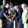 Penjabat (Pj.) Gubernur Jabar Bey Machmudin menyerahkan penghargaan lifetime achievement dalam malam puncak konser West Java Festival 2024 di Lapangan Saparua, Kota Bandung, pada Minggu (25/8/2024) malam WIB.