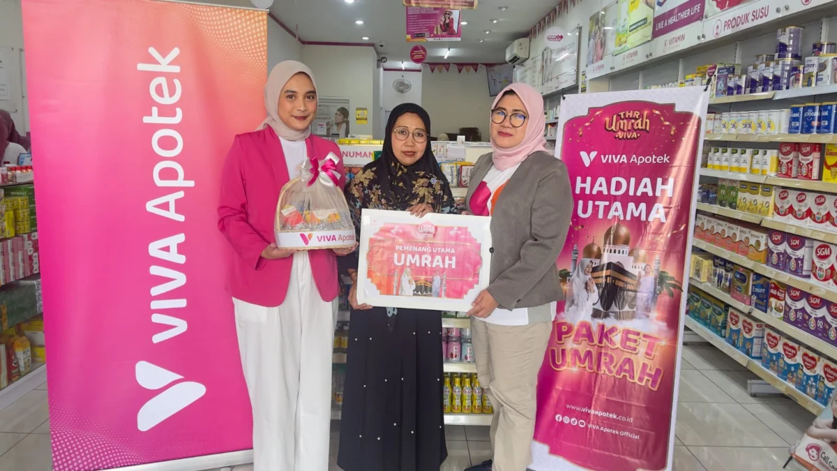 VIVA Apotek Wujudkan Impian Umrah Dua Pelanggan Melalui Program THR UMRAH VIVA “Selangkah Menuju Makkah”