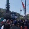 Keberadaan restoran Asep Stroberi yang berada di kawasan Puncak Bogor diduga tidak punya izin dari pemerintah daerah setempat.
