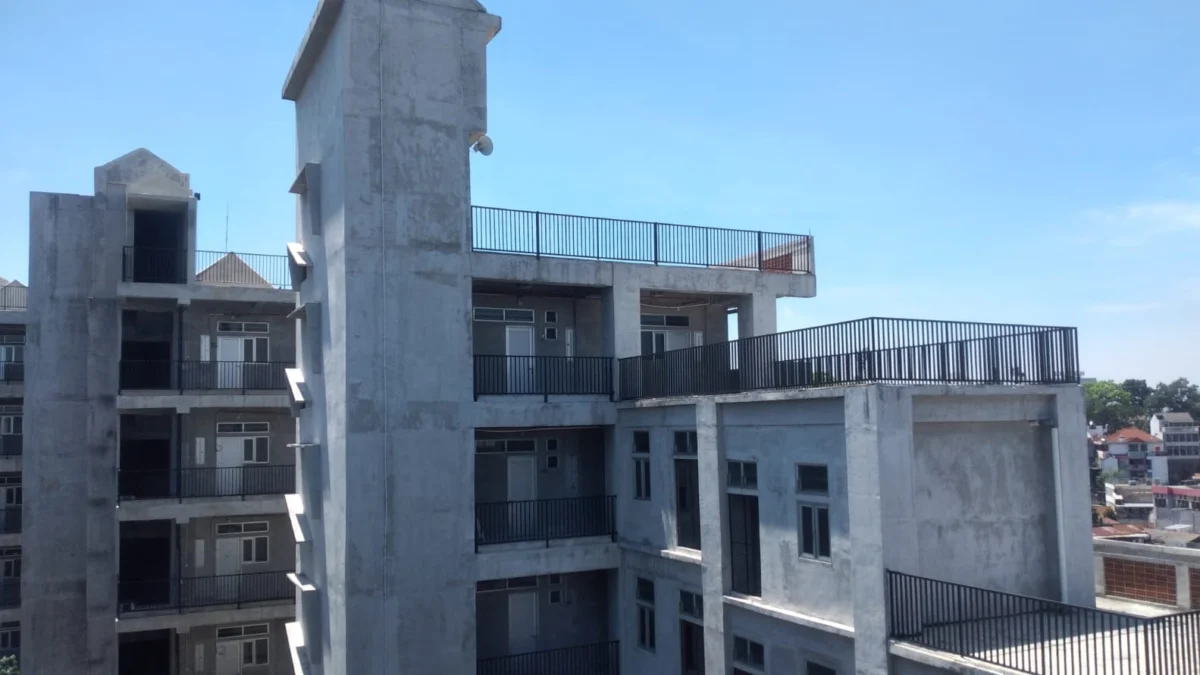 Penyelesaian rumah deret di Kelurahan Tamansari, Kecamatan Coblong, Kota Bandung hingga saat ini belum jelas kapan akan difungsikan.
