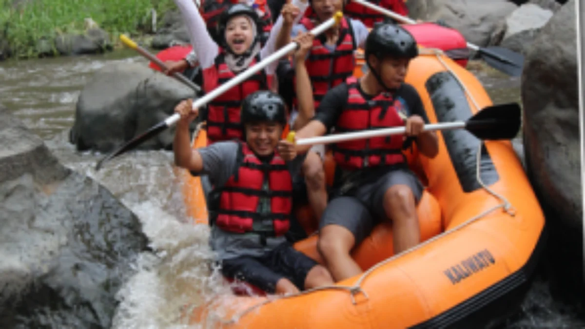 10 Destinasi Wisata Arung Jeram Seru di Jawa Barat 10 Destinasi Wisata Arung Jeram Seru di Jawa Barat