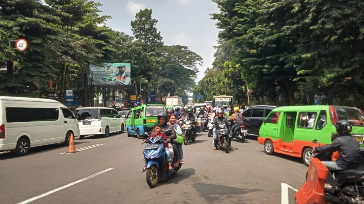 Pj Wali Kota Bogor Ungkap Sejumlah Masalah di Dishub yang Harus Segera Dibenahi Sejumlah masalah yang ada di Dinas Perhubungan ( Dishub ) Kota Bogor mendapat sorotan dari PJ Wali Kota Bogor Hery Antasari.