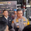 Kapolres Cimahi, Tri Suhartanto saat ditemui di Mako Polres Cimahi terkait penemuan dua kerangka ibu dan anak di Bandung Barat. Kamis (1/8). Foto Jabar Ekspres