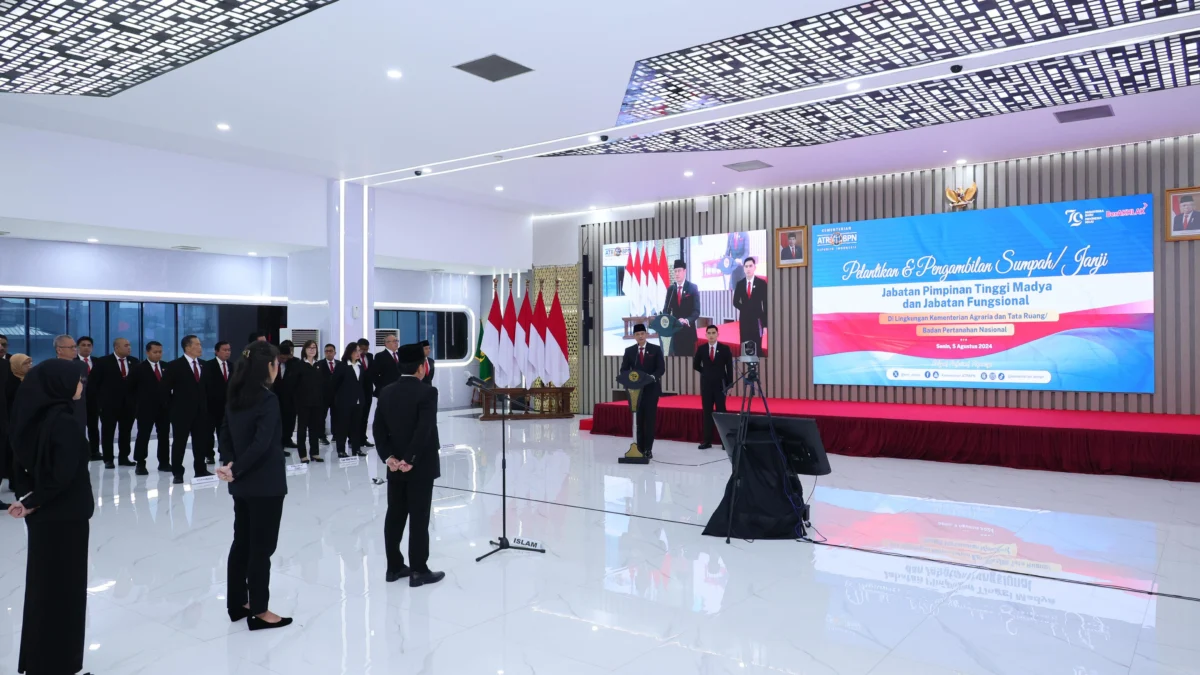 Lantik Dirjen PPTR, Menteri AHY: Hadirkan Manajemen Administrasi Pertanahan dan Tata Ruang yang Semakin Produktif serta Kompetitif Menteri AHY saat melantik Direktur Jenderal Pengendalian dan Penertiban Tanah dan Ruang (Dirjen PPTR) di Kantor Kementerian ATR/BPN, Jakarta pada Senin (05/08/2024)/ Dok. Kementerian ATR/BPN