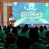 Penjabat Gubernur Jawa Barat Bey Machmudin memberikan sambutan pada Konferensi Wilayah (Konferwil) XVII/ 2024 GP Ansor Jabar di UPT Asrama Haji Kota Bekasi, Selasa (6/8/2024).(Foto: Biro Adpim Jabar)