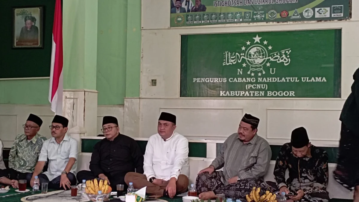 Kunjungi PBNU Kabupaten Bogor, Rudy Susmanto Didoakan Jadi Bupati Calon Bupati Bogor Rudy Susmanto saat mendatangi kantor PCNU Kabupaten Bogor. Foto : Sandika Fadilah /Jabarekspres.com