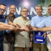 Ketum PAN, Zulkifli Hasan usai memberikan surat rekomendasi paslon kepada Dedie Rachim dan Kenal Mutaqin untuk Pilkada Kota Bogor. (Yudha Prananda / Istimewa)