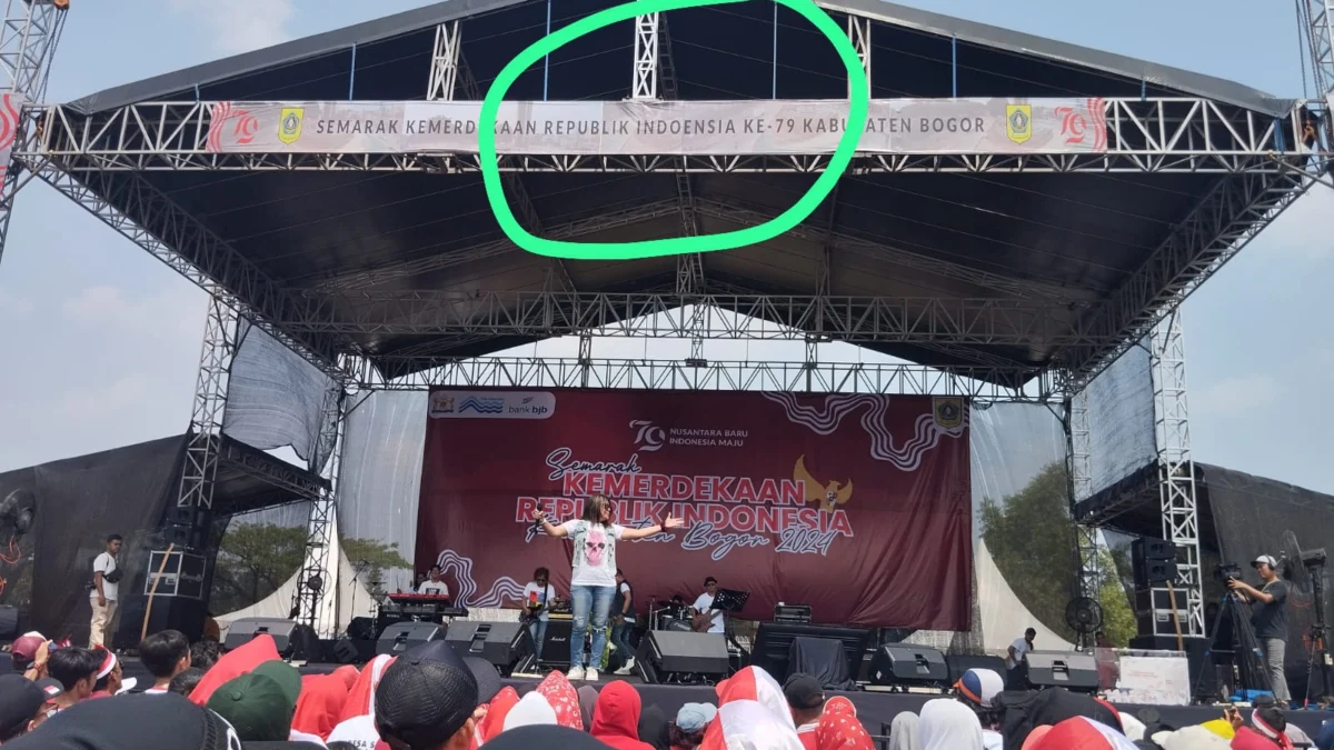 Kesalahan Tulisan Warnai Kirab Merah Putih HUT ke-79 RI di Kabupaten Bogor, 'Indonesia Ditulis Indoensia' kesalahan tulisan Indonesia jadi Indoensia di kirab merah putih Kabupaten Bogor/