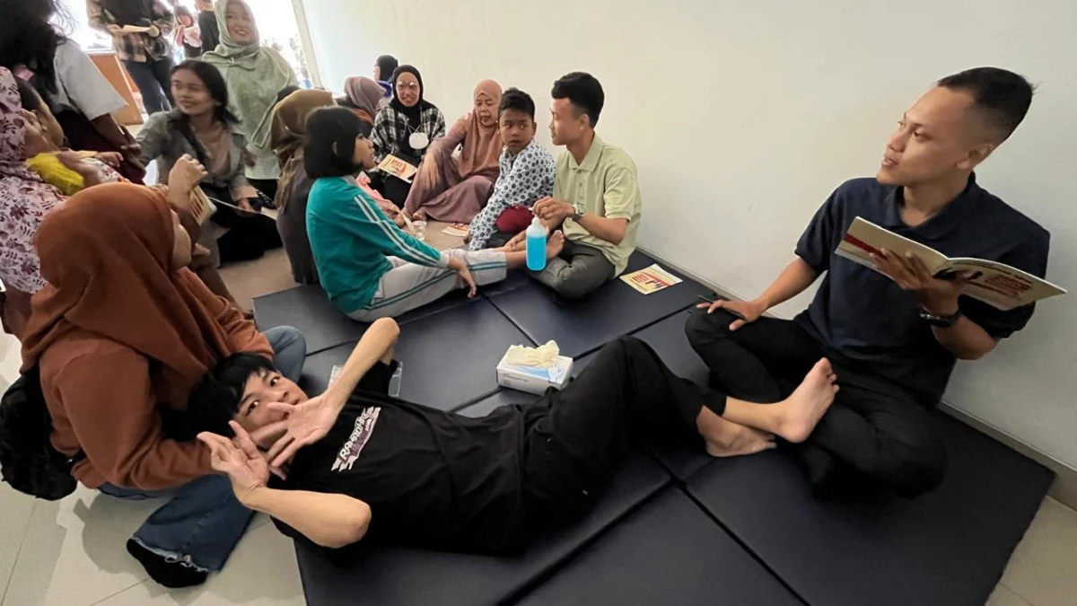 Gelar Layanan Fisioterapi Gratis, Dinsos Kota Cimahi: untuk Kembangkan Kemampuan Anak Sejumlah anak dengan disabilitas fisik di Kota Cimahi mengikuti layanan fisioterapi gratis, Rabu (14/8/2024). (Jabar Ekspres/Mong)