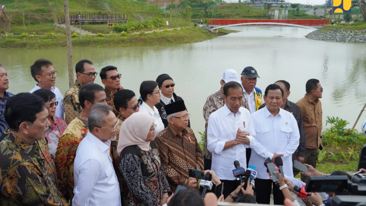 Presiden Joko Widodo dan Wakil Presiden Ma’ruf Amin didampingi Menteri Basuki beserta para Menteri Kabinet Indonesia Maju meninjau Embung MBH dan Plaza Seremoni di IKN