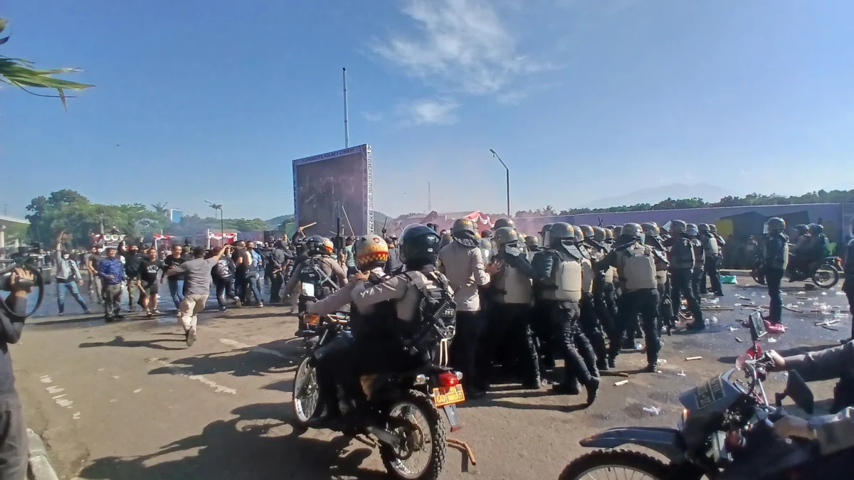 Amankan Pilkada 2024, Polres Cimahi Siapkan 600 Personel Doc. Satuan Polres Cimahi Saat Simulasi Sistem Pengamanan Kota (Sispamkota) di Lapang Brigif Kota Cimahi, Kamis (15/8). (MONG)