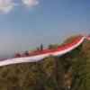 endera Merah Putih yang membentang di puncak Gunung Batu, Sukamakmur, Kabupaten Bogor. (Yudha Prananda / Jabar Ekspres)