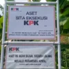 Ternyata Tanah yang Disita oleh KPK di Desa Medanglayang Ciamis Milik Tersangka M Syahrir Papan informasi tanah yang disita oleh KPK di Desa Medanglayang Ciamis.