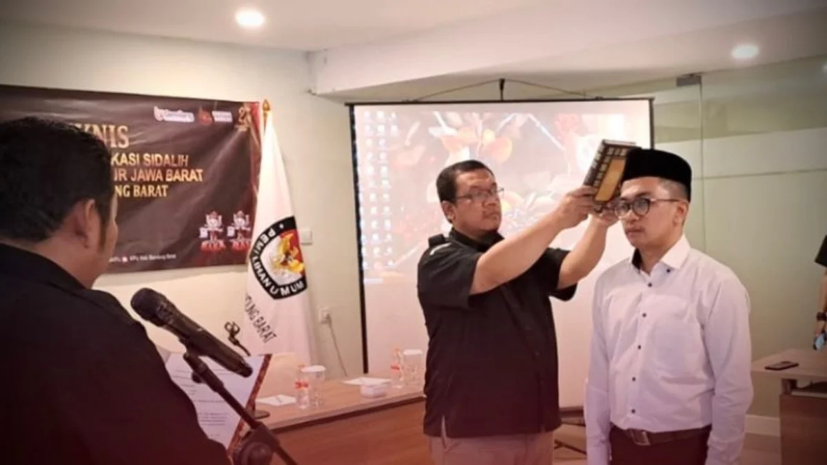 Sejumlah Anggota PPS dan PPK di KBB Mengundurkan Diri, Ini Tanggapan Ketua KPU Ketua KPU KBB saat melantik 4 anggota badan adhoc baru di Padalarang, Bandung Barat. Kamis (15/8). Dok KPU KBB