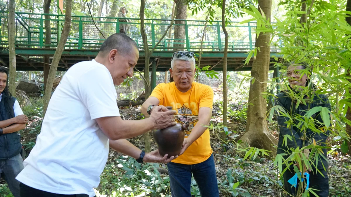 Walikota Bandung Hadiri Festival Eling Earth SBM ITB Bersama 11 Komunitas Kota Bandung
