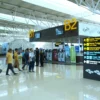 Kegiatan penumpang di Bandara Kertajati yang dikelola PT BIJB.(Jabar Ekspres/Son)
