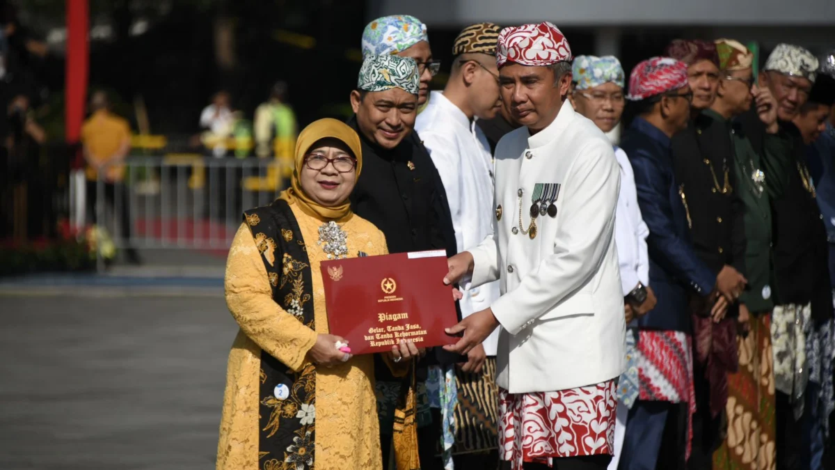 Bey Machmudin Sampaikan Capaian Indikator Makro Pembangunan dalam HUT ke-79 Jabar Upacara Hari Jadi Ke-79 Provinsi Jawa Barat Tahun 2024 di Lapangan Gasibu, Kota Bandung, Senin (19/8/2024).(Foto: Biro Adpim Jabar)