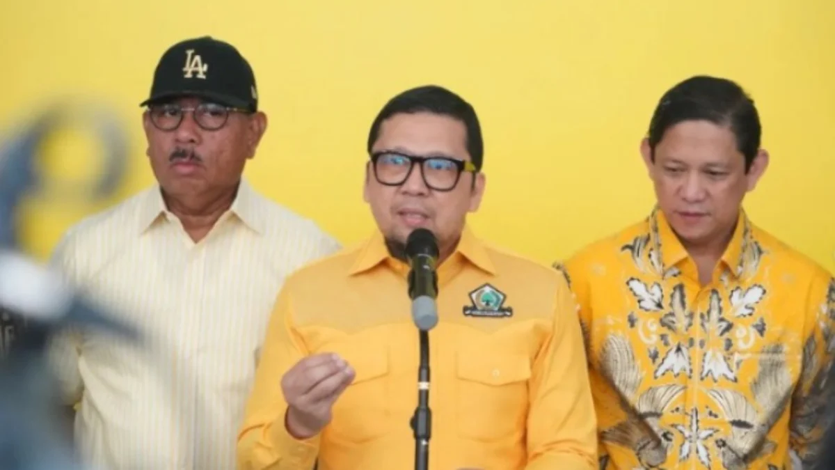 Ilustrasi: Ketua Komisi II DPR RI, Ahmad Doli Kurnia (tengah) sebut putusan Mk harus dituangkan ke PKPU. (Instagram/ahmadolikurnia)