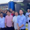 Calon Bupati Bandung Barat, Jeje Ritchie mendampingi Wapres terpilih Gibran Rakabuming Raka, Mendag Zulkifli Hasan, dan Raffi Ahmad saat menyambangi KPSBU Lembang, KBB. Kamis (22/8). Dok Jabar Ekspres