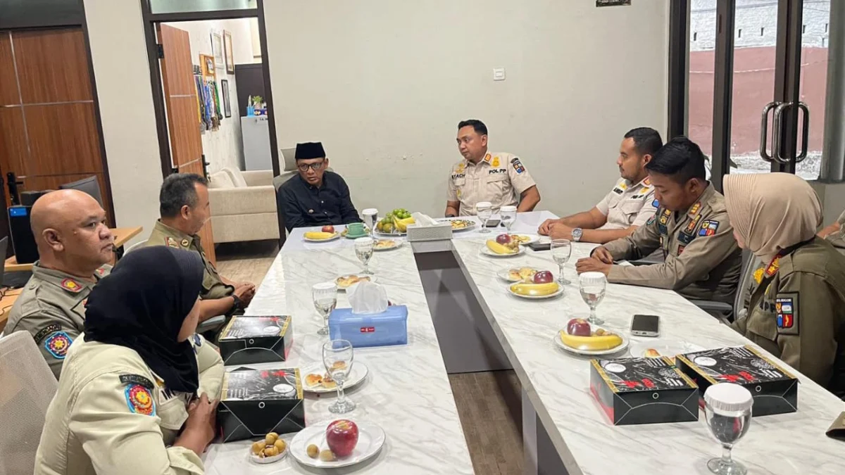 Hery Antasari Pacu Semangat Satpol PP Kota Bogor Pj Wali Kota Bogor, Hery Antasari saat melakukan kunjungan ke kantor Satpol PP Kota Bogor, Kamis (22/8). (Yudha Prananda / Jabar Ekspres)