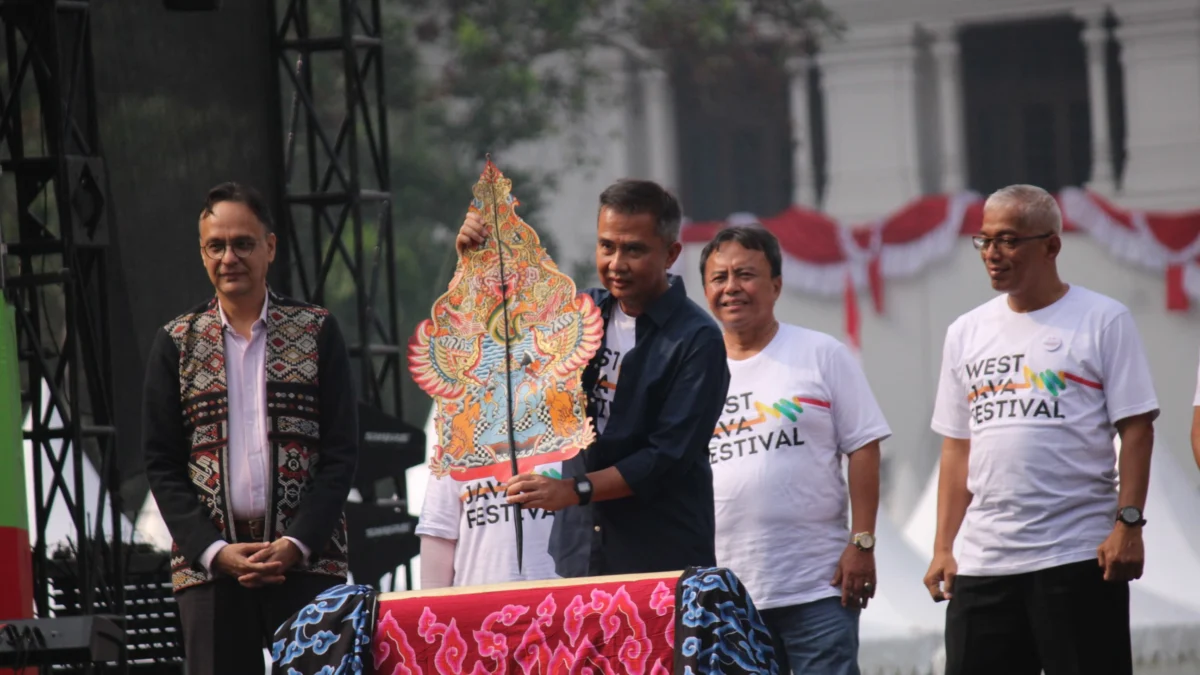 Penjabat (Pj) Gubernur Jabar Bey Triadi Machmudin saat membuka WJF 2024, Jumat (23/8)