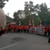 Padati Depan Gedung DPRD Jabar, Ratusan Mahasiswa Kembali Gelar Aksi Tolak RUU Pilkada Dok. Ratusan mahasiswa kembali turun dan menggelar aksi di depan DPRD Jabar. Jum'at (23/8). Foto. Sandi Nugraha.