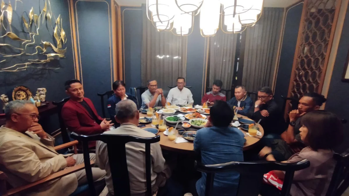 Partai Nonparlemen di KBB Dipastikan Bakal Membentuk Koalisi Usung Cakada Pilkada 2024 10 partai nonparlemen di KBB saat diundang makan bersama oleh pasangan Hengky-Ade di Kota Baru Parahyangan, baru-baru ini. Dok istimewa