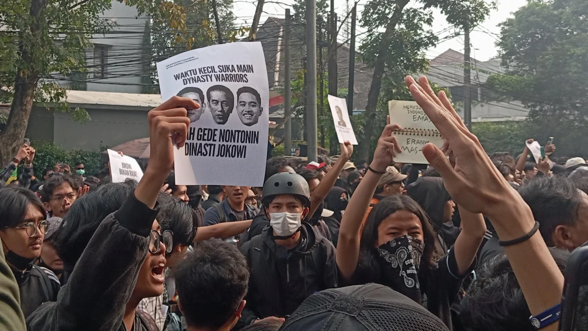 Sikapi Aksi Peringatan Darurat, Aliansi Masyarakat Sipil Jawa Barat Kecam Brutality Polisi Sejumlah masa lakukan aksi tolak RUU Pilkada 2024 di Gedung DPRD Jawa Barat, Kota Bandung.