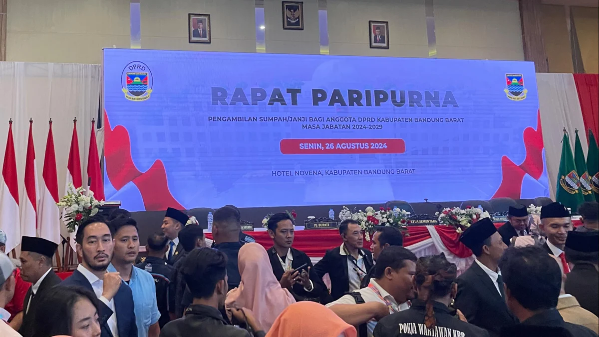 Jeje Govinda saat menghadiri Rapat Paripurna pelantikan anggota DPRD di Hotel Novena Lembang, Bandung Barat. Senin (26/8). Dok Jabar Ekspres