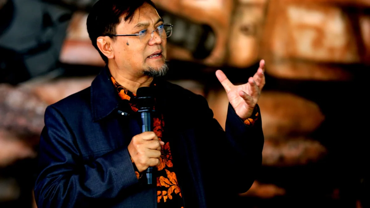 Pakar Polimer ITB Buktikan Air Minum Galon Berbahan Polikarbonat Tidak Terdeteksi Kontaminasi BPA Dalam diskusi panel, Ir. Akhmad Zainal menyampaikan bahwa hasil uji Kelompok Studi Polimer ITB tidak mendeteksi (non-detected/ND) BPA di semua sampel uji. Penelitian ini merupakan bagian dari upaya mengedukasi masyarakat mengenai kualitas dan keamanan air minum dalam kemasan galon berbahan polikarbonat yang berbasis pada serangkaian uji ilmiah yang ketat, terpercaya, dan independen. Provinsi Jawa Barat dipilih menjadi lokasi uji dan pengambilan sampel penelitian karena wilayah ini memiliki jumlah sarana produksi industri AMDK terbanyak di Indonesia.