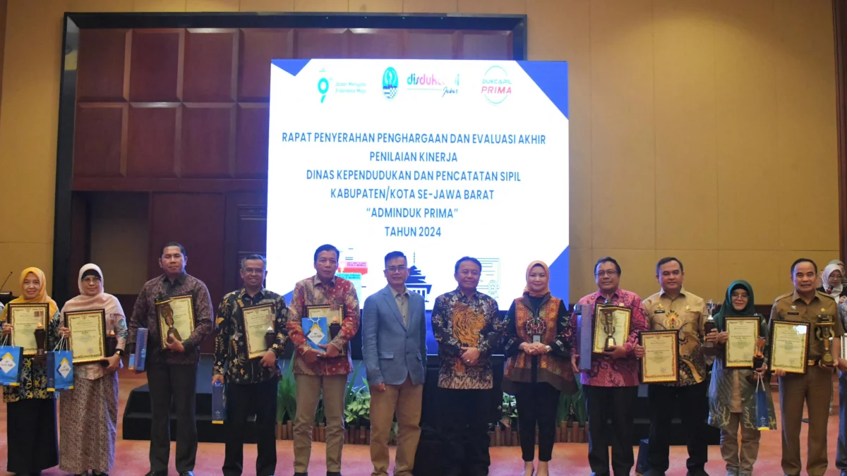 Sekda Herman Suryatman: Pelayanan Catatan Sipil di Jabar Terus Dioptimalkan untuk Mudahkan Warga Sekda Herman Suryatman: Pelayanan Catatan Sipil di Jabar Terus Dioptimalkan untuk Mudahkan Warga