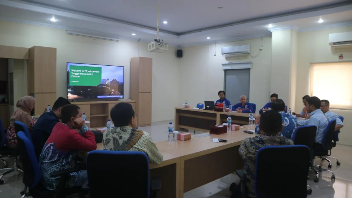 Dorong penggunaan PLTS Atap, Direksi PLN Icon Plus kunjungi PT Indocement Tunggal Prakarsa di Cirebon