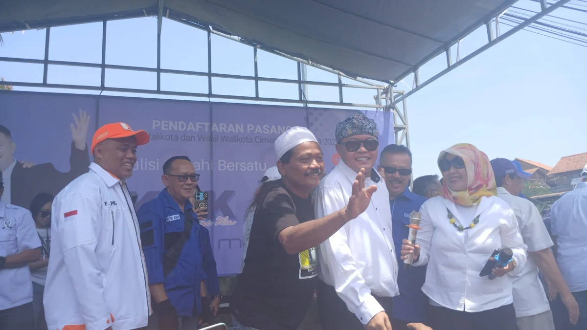 Doc. Kehadiran Artis Kondang Asal Cimahi Sutisna alias Sule dalam Pendaftaran Pasangan Calon Wali Kota dan Wakil Wali Kota Cimahi, Dikdik-Bagja di Kantor KPU Kota Cimahi (Mong)