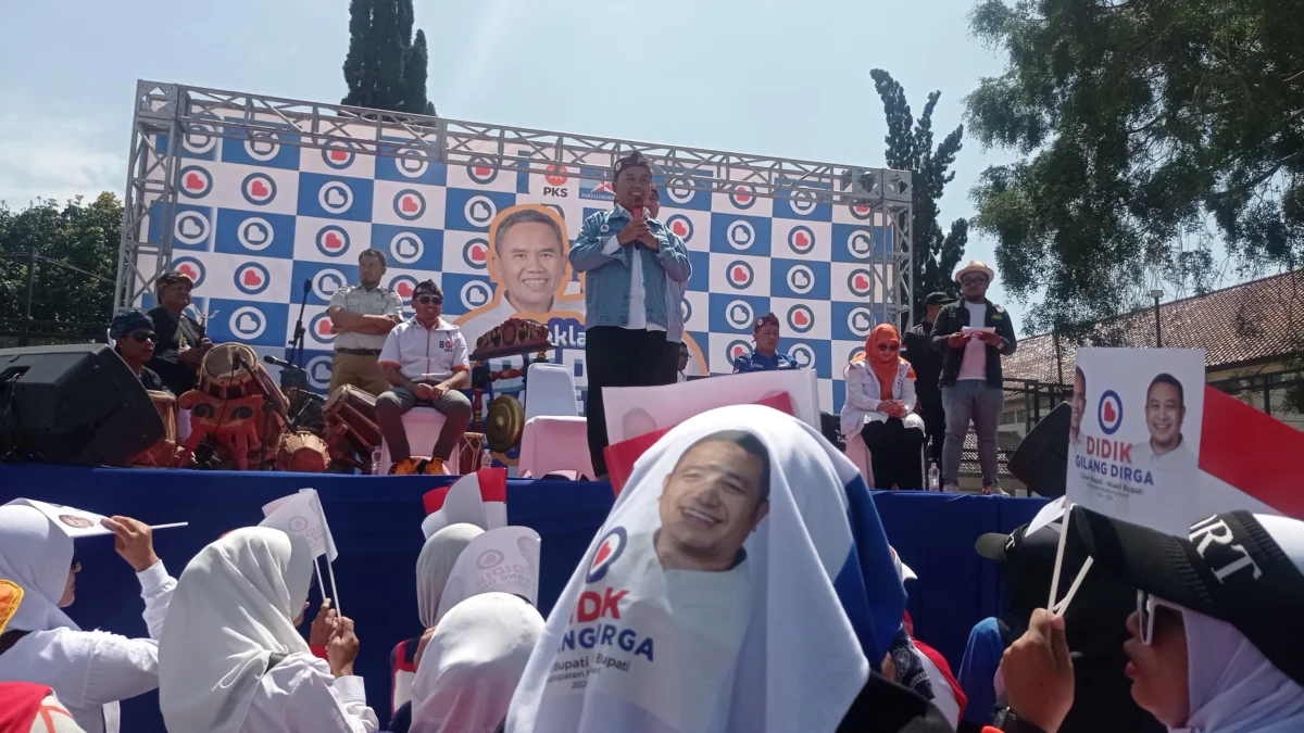 Balon Bupati Bandung Barat, Didik Agus Triwiyono saat menyapa warga Lembang. Rabu (28/8). Dok Jabar Ekspres