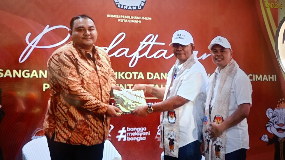 Doc. Pasangan Bakal Calon Wali Kota dan Wakil Wali Kota Cimahi, Dikdik-Bagja saat Mendaftar di KPU Kota Cimahi (mong)