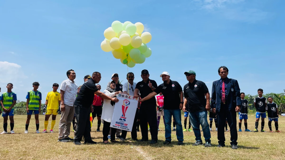 Menpora Cup U-14 Nasional Fossbolindo tahun 2024 resmi dibuka pada Rabu 28 Agustus 2024. Kota Banjar menjadi tuan rumah pada ajang yang mempertemukan 32 tim dari 23 provinsi di Indonesia ini. (Cecep Herdi/Jabar Ekspres)
