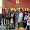 Doc. Ngatiyana-Adithya saat Jumpa Pers usai Pendaftaran Bacalon Wali Kota dan Wakil Wali Kota Cimahi di Kantor KPU Cimahi (mong)