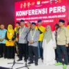 Paslon Sudarsono dan Supriana yang diusung Partai Golkar dan PKB mendaftar ke KPU Banjar pada Kamis 29 Agustus 2024 malam. (Cecep Herdi/Jabar Ekspres)