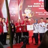 Dok. Ketua PDIP Jabar, Ono Surono saat daftarkan Kadernya Jeje Wiradinata - Ronal Surapradja sebagai pasangan calon Gubernur dan Wakil Gubernur Jabar Periode 2024-2029. Kamis (29/8) malam. Foto. Sandi Nugraha.
