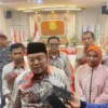 Ketua KPU Bandung Barat, Ripqi Ahmad Sulaeman beserta komisioner KPU KBB saat ditemui di Padalarang. Jumat (30/8). Dok Jabar Ekspres