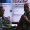 Pengamat Politik dari Unpad Firman Manan (kanan)
