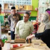 Gus Ahad dan Anggota Komisi V lain saat berkunjung ke sekolah di Jabar pada pekan terakhir bertugas.