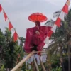 Lomba Panjat Pinang Berhadiah Janda Muda di Cianjur Ternyata Aslinya Lakik