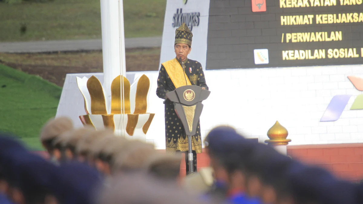 Pimpin Upacara Hari Lahir Pancasila di Lapangan Garuda Pertamina Hulu Rokan,  Presiden Jokowi Kenakan Pakaian Adat Melayu