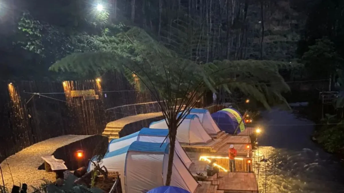 Daftar Harga Camping Pinggir Sungai di Pangalengan, Intip Lokasi dan Fasilitasnya! Valley Rahong 12 Camp Riverside/ Cek harga camping pinggir sungai di Pangalengan/ Instagram @valleyrahong12