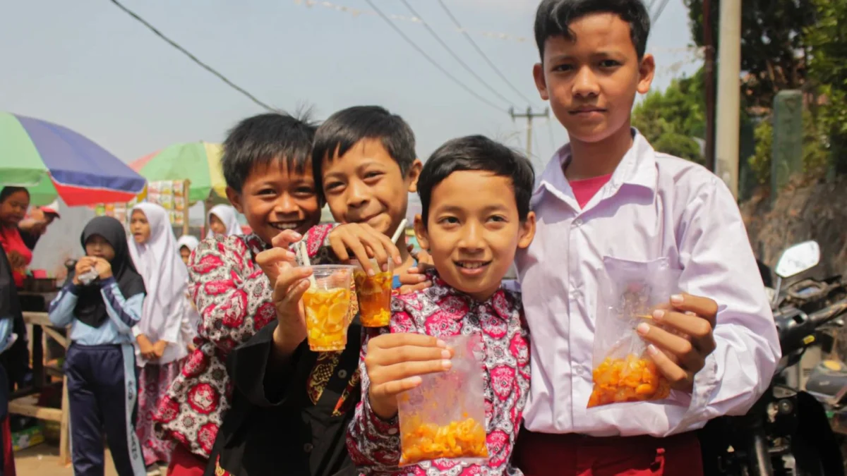 Marak Anak Cuci Darah di Bandung, Dinkes Susun Germas: Bijak dalam Konsumsi Gula, Garam dan Lemak! Dinkes Kota Bandung terus optimalkan Inspeksi Kesehatan Lingkungan (IKL) pada Makanan Jajanan Anak Sekolah (MJAS). (Jabar Ekspres)