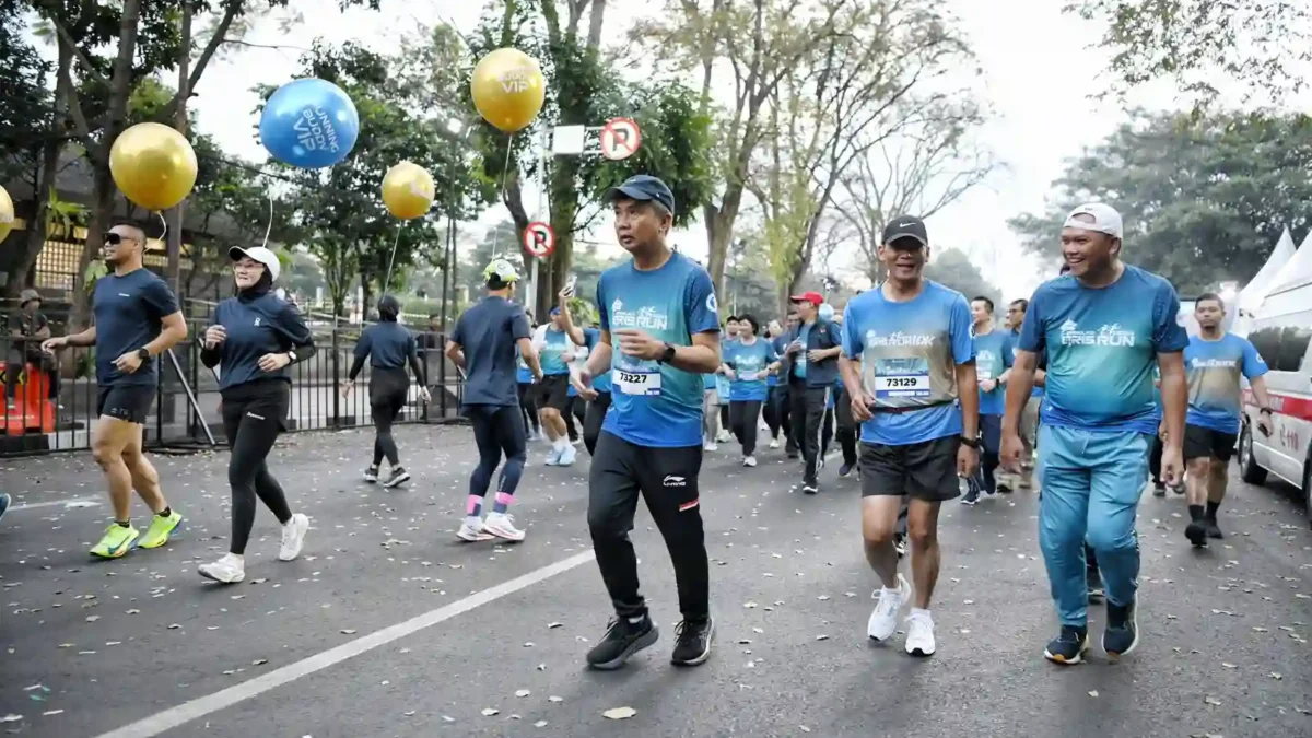 4.000 Pelari Ramaikan QRIS Run X Roadshow Bus KPK, Bey Machmudin: Tasbihkan Bandung sebagai Kota Runners 4.000 Pelari Ramaikan QRIS Run X Roadshow Bus KPK, Bey Machmudin: Tasbihkan Bandung sebagai Kota Runners