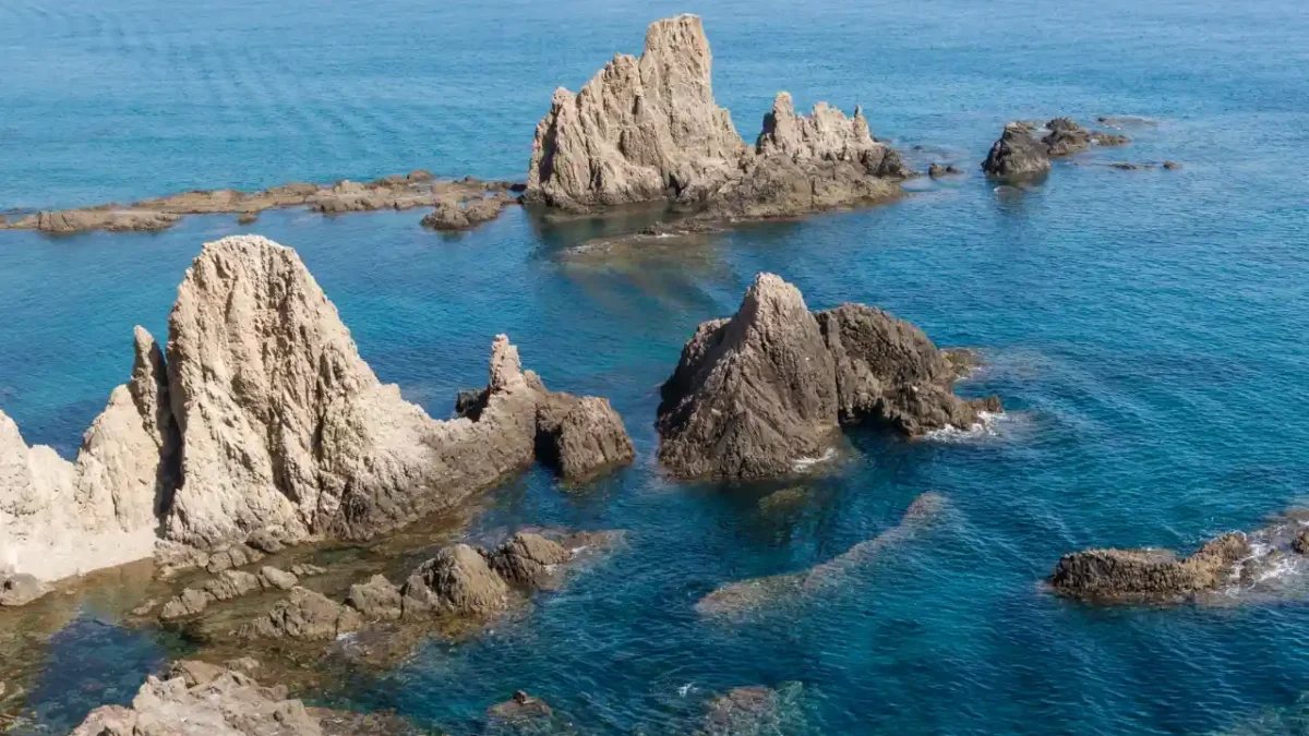 7 Destinasi Wisata Pantai Paling Indah di Cianjur Jawa Barat yang Wajib Dikunjungi